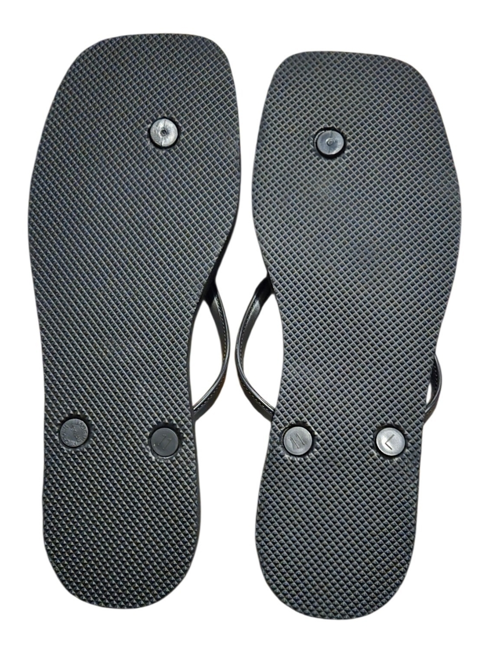 Old Navy Black Textured Flip Flops - Picture 2 of 2